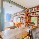 Chic 1Bd Loft-Style Flat Heart Of North London